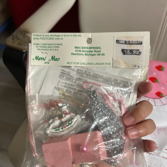 4/$50 Pink Christmas 1970 Carousel Ornament craft kit 🥰 - Picture 6 of 6